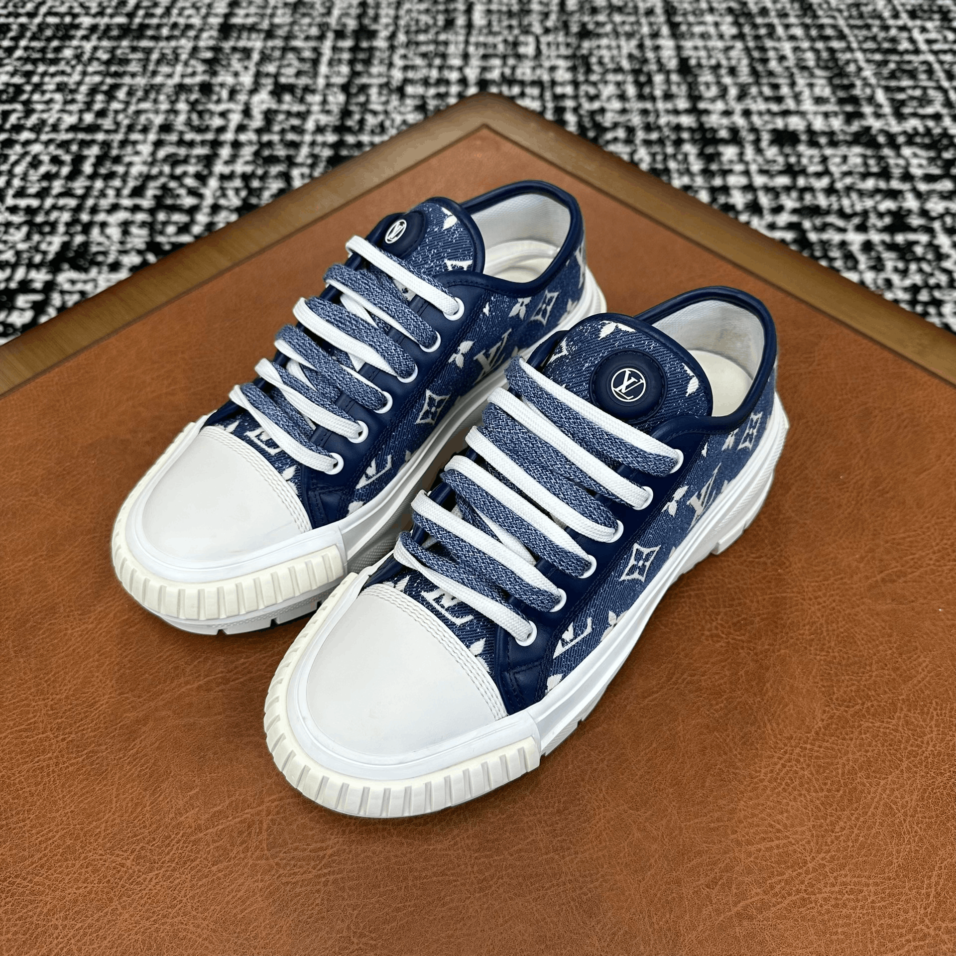 Louis Vuitton Louis Vuitton Blue Lowtop Sneakers it_38 Women Size US 8 / IT 38 - 1 Thumbnail