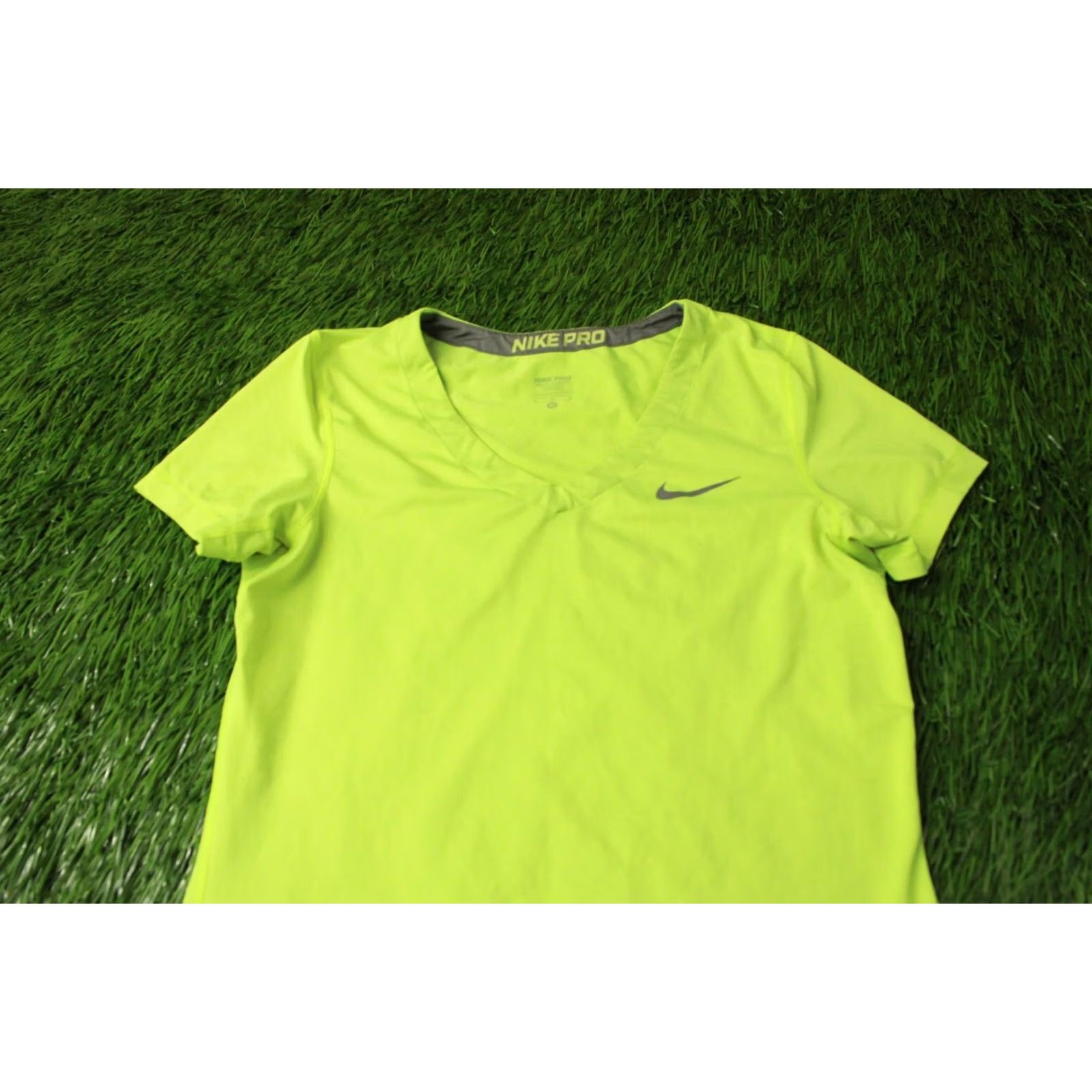 Nike NIKE PRO DRI-FIT 2014 WOMEN COMPRESSION SHIRT JERSEY T-SHIRT TEE ORIGINAL SIZE M Mint Woman Jersey T-Shirt Nike Womens M XS? Size M / US 6-8 / IT 42-44 - 2 Thumbnail