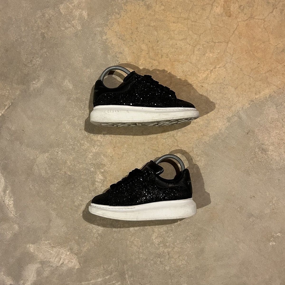 Alexander McQueen × Designer × Japanese Brand Alexander McQueen Oversized Black Glitter Sneakers EU 35 Size US 5 / EU 37 - 1 Thumbnail