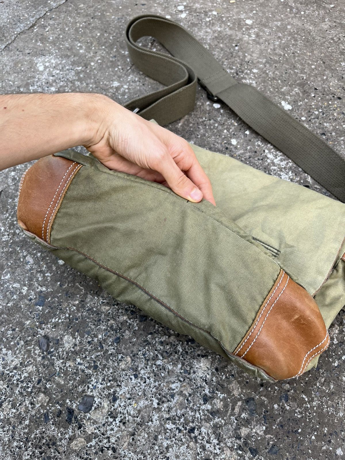 Japanese Brand Vintage Bree Waxed Canvas Japanese Style Crossbody Bag Size ONE SIZE - 13 Thumbnail
