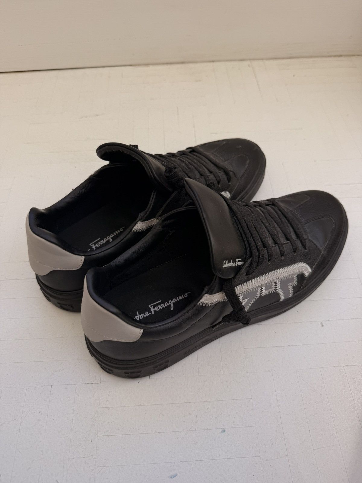 Salvatore Ferragamo Fergamo sneakers barely worn Size US 8.5 / EU 41-42 - 7 Thumbnail