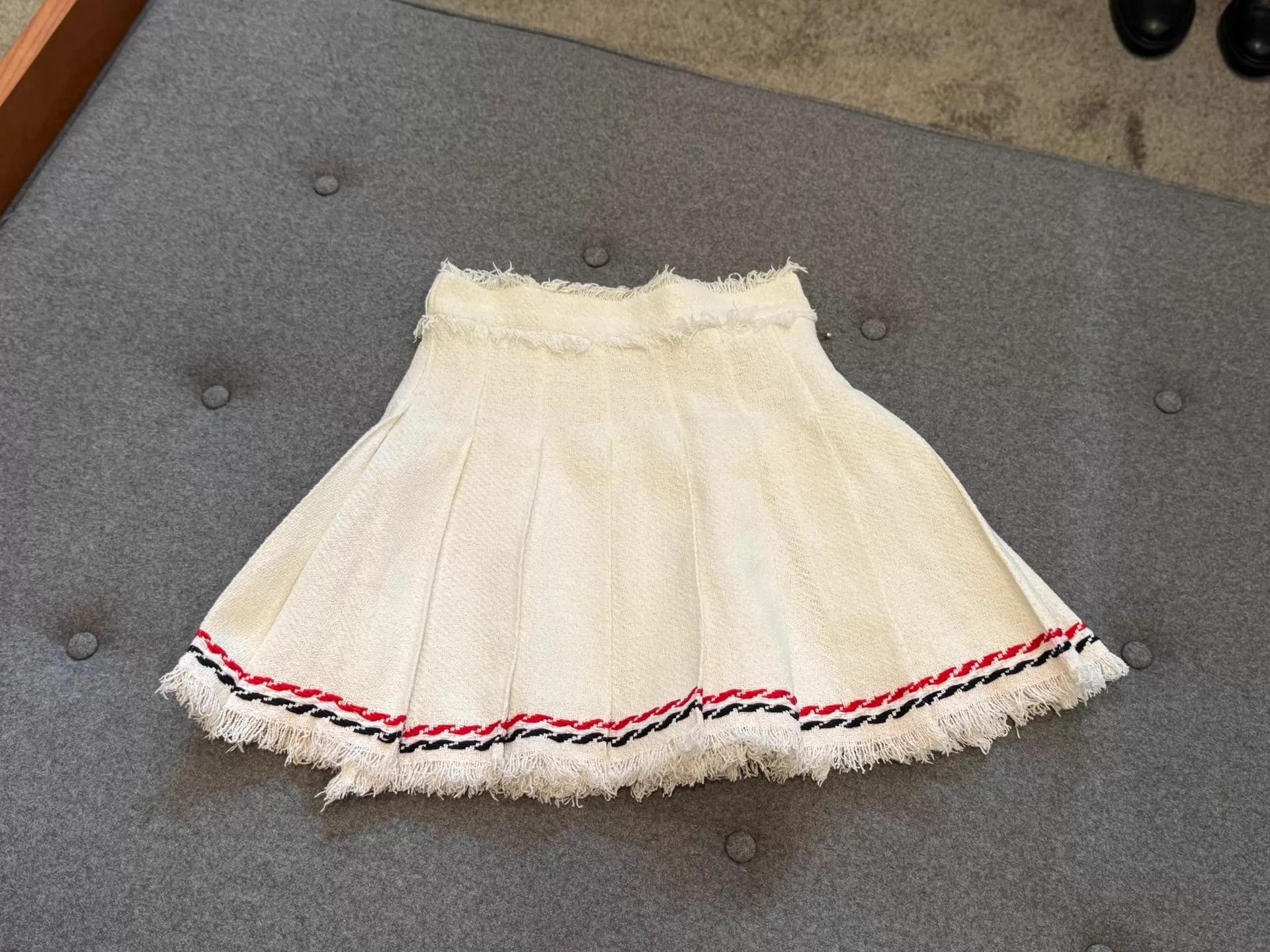Thom Browne Thom Browne Pleated Skirt Chanel Style White Logo Size 26" / US 2 / IT 38 - 3 Thumbnail