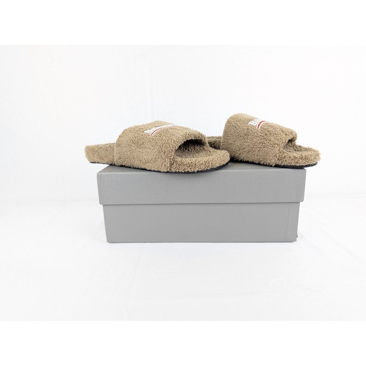 Balenciaga o1rshd1 Q:2 / Furry Slide in Khaki / White / Red Size US 8 / EU 41 - 10 Thumbnail