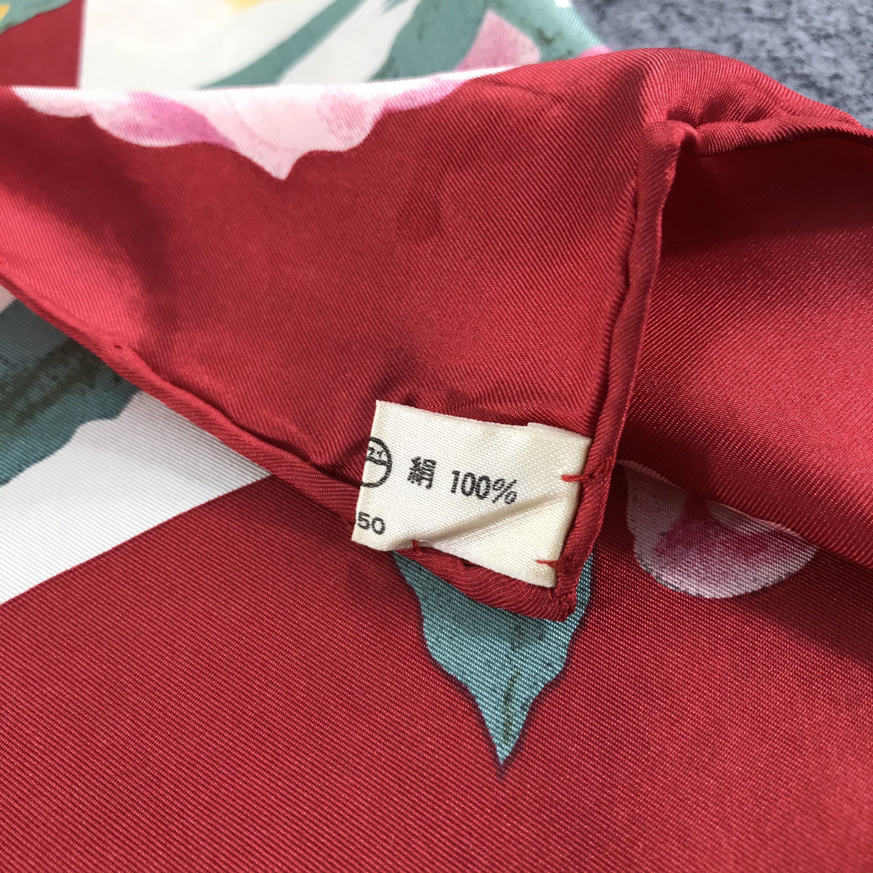 Japanese Brand Vintage Luxury Roses Hand Rolled Silk Scarf M27 Size ONE SIZE - 6 Thumbnail
