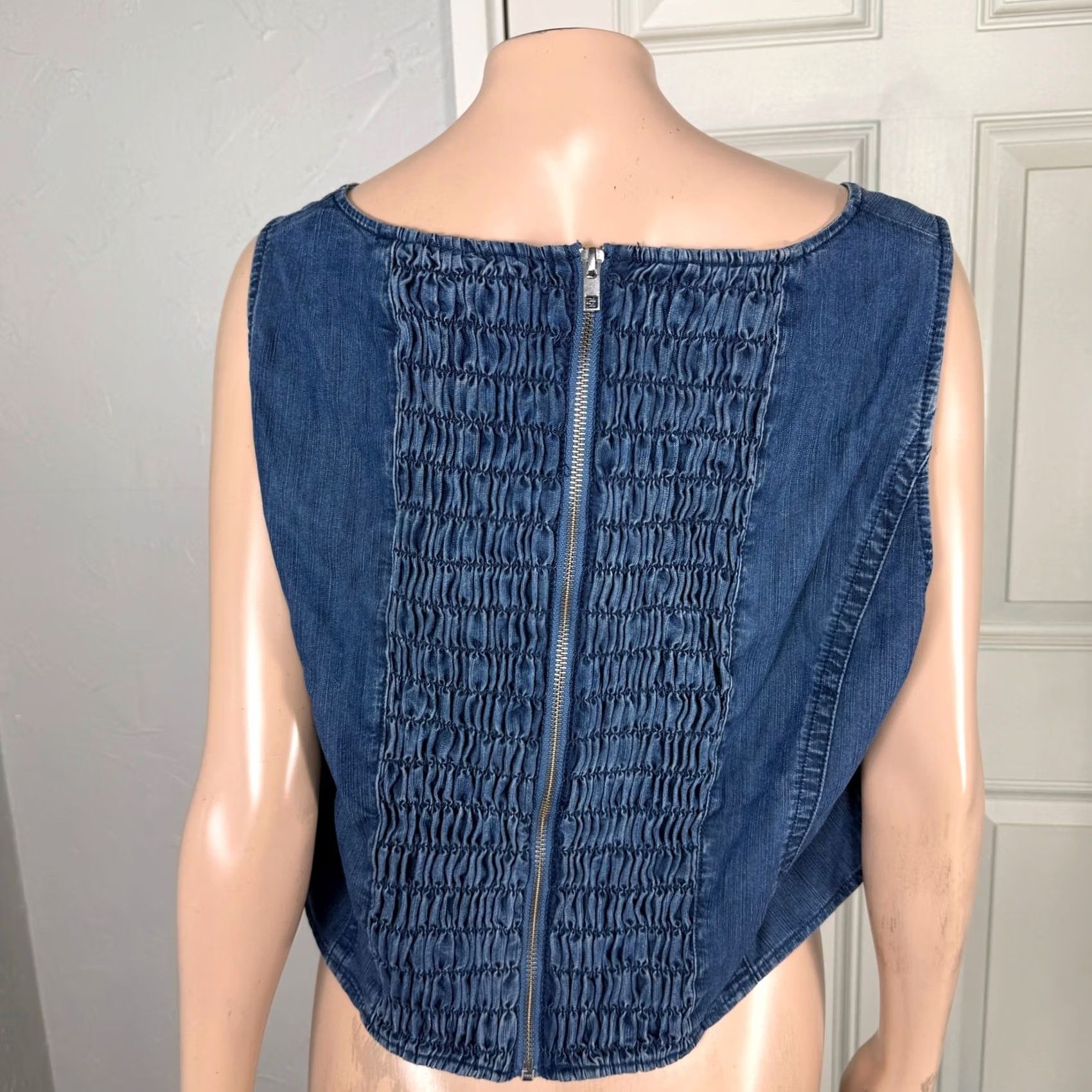 Torrid Torrid Plus Shirt 18 Women's Denim Tank Crop Smocked Sleeveless Zip NEW H11 Size XXL / US 16-18 / IT 52-54 - 3 Thumbnail