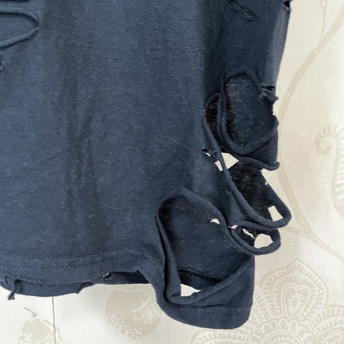 Kendall And Kylie Distressed Kendall And Kylie Iconic Streetwear TShirt Size US L / EU 52-54 / 3 - 11 Thumbnail