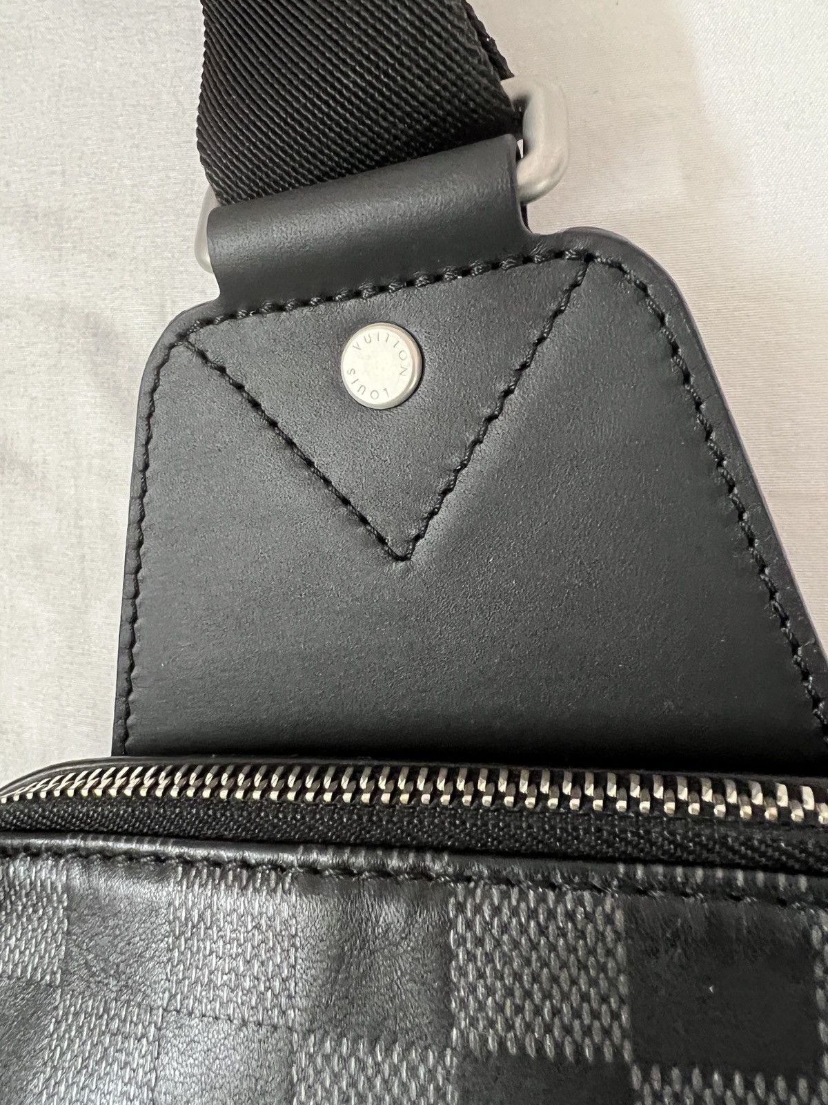 Louis Vuitton LV Louis Vuitton Avenue Slingbag Sling Bag Backpack Black Size ONE SIZE - 4 Thumbnail