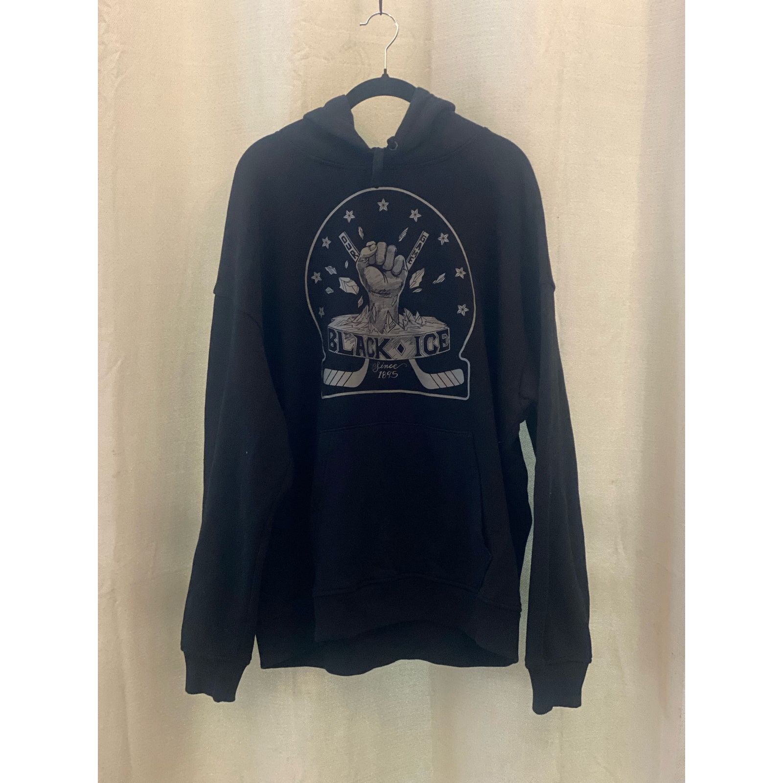 Roots Roots x Black ice Hoodie Gender Free m medium f large Size US M / EU 48-50 / 2 - 1 Thumbnail