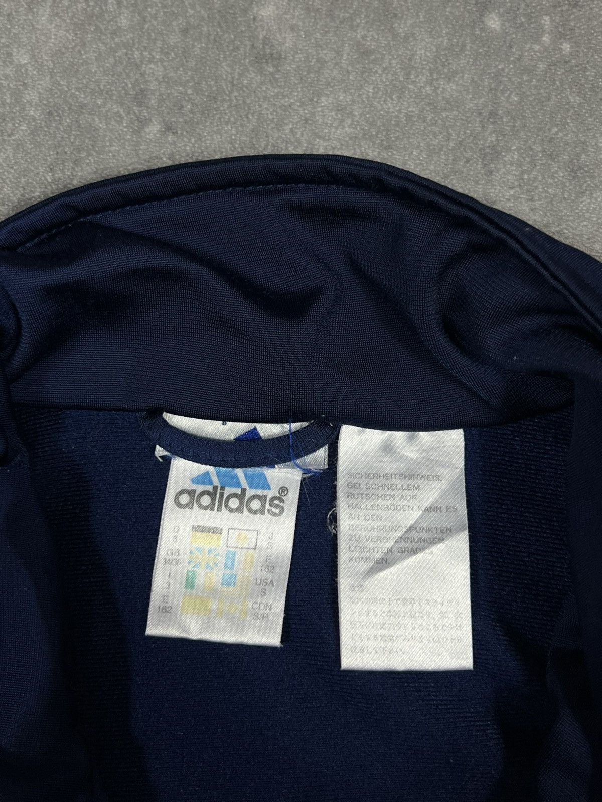 Adidas Rare Vintage Adidas Boxy Fit 90s / 00s Zip Sweatshirt Size US S / EU 44-46 / 1 - 9 Thumbnail