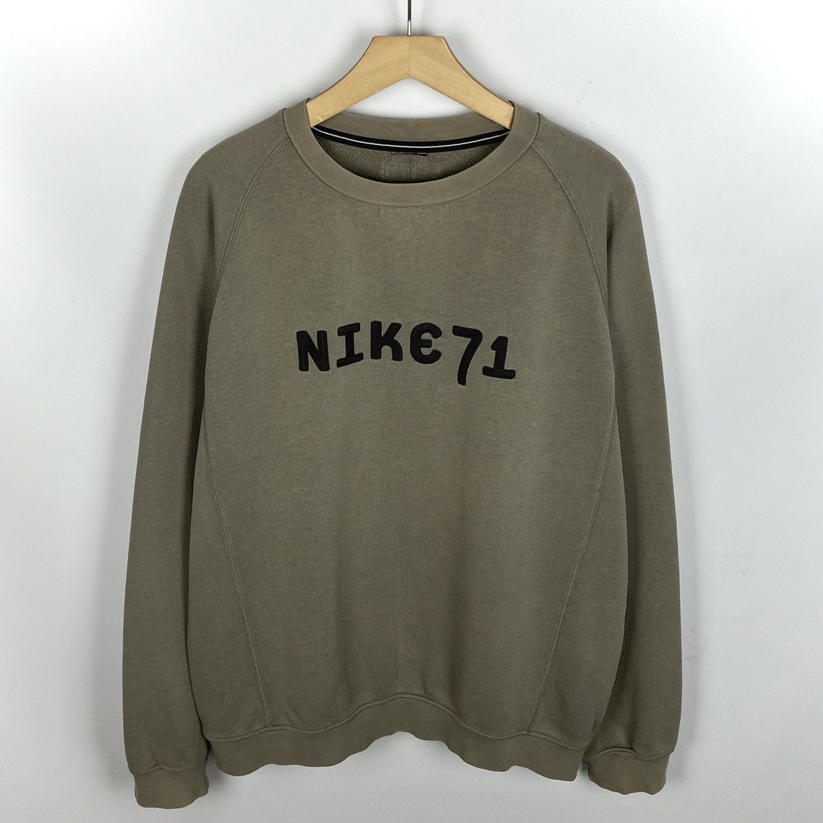 Nike Vintage Nike embroidered big logo sweatshirt 90’s Size US L / EU 52-54 / 3 - 1 Thumbnail