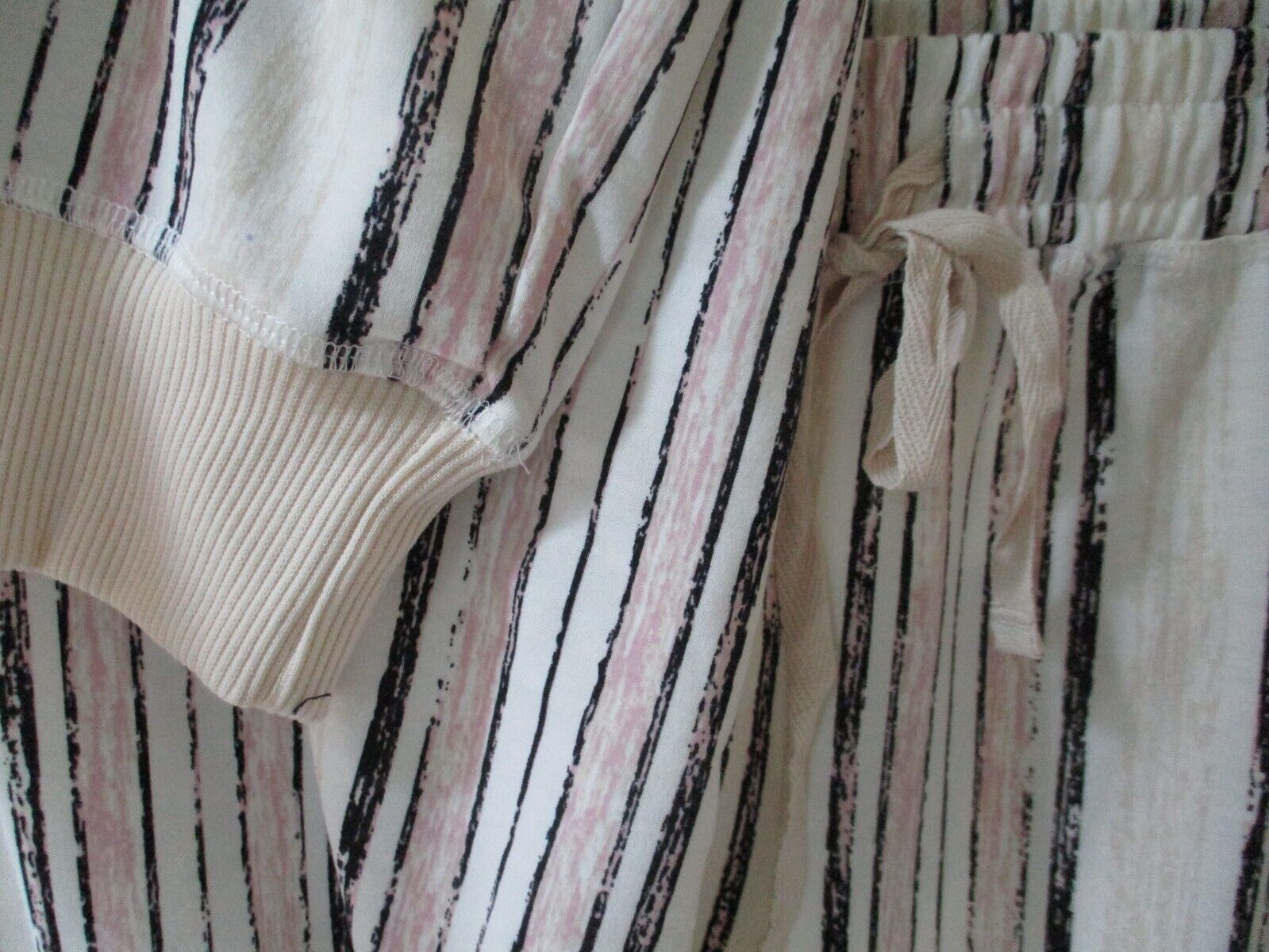 Other LuLaRoe NWT Jax Small Black Cream Pink Joggers Sweatpants Size 30" / US 8 / IT 44 - 4 Thumbnail