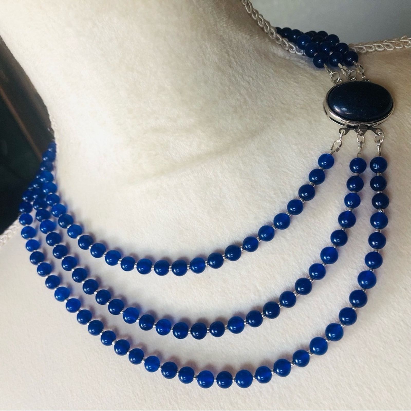 Handcrafted lazurite bead oval lapis stone clasp necklac