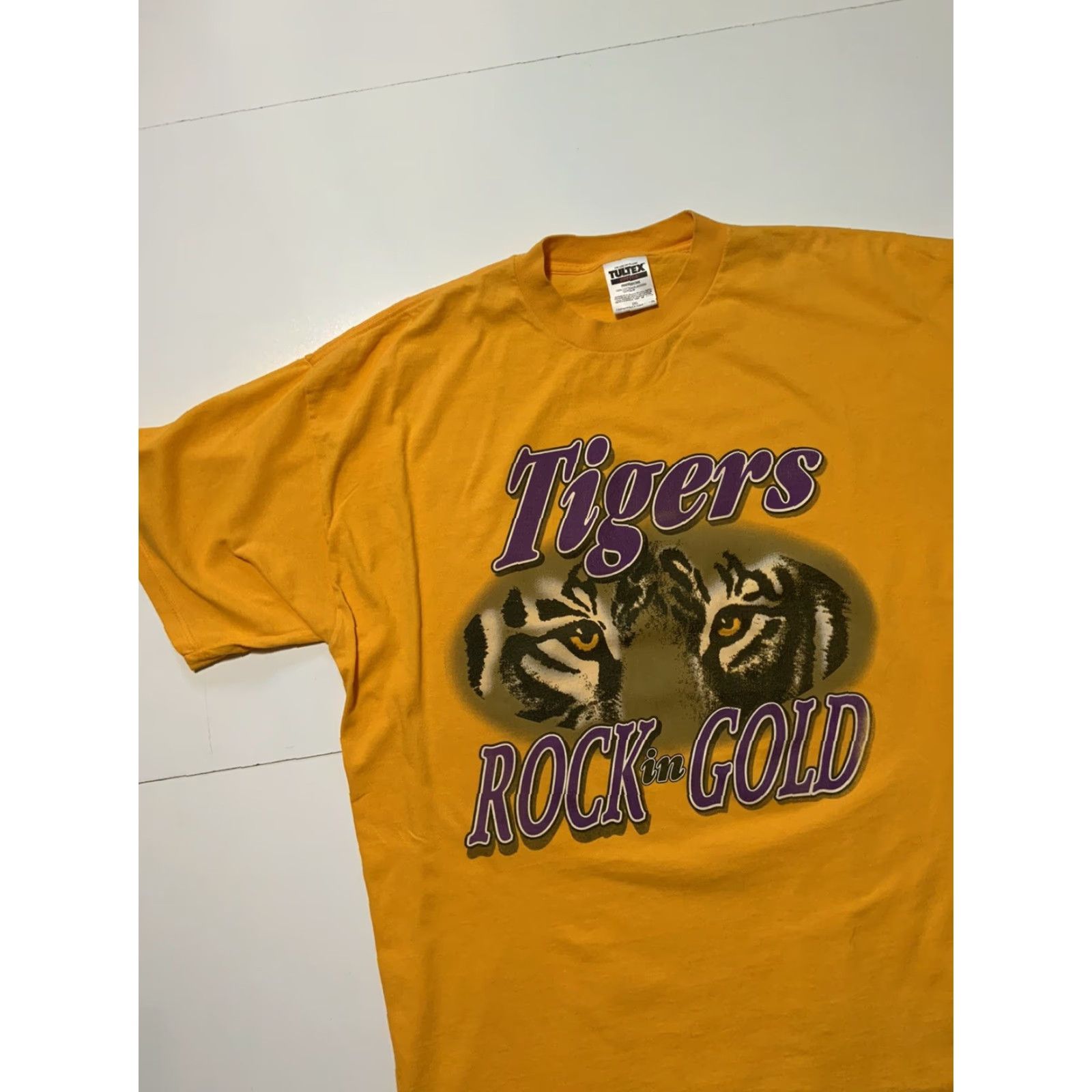 Tultex VINTAGE 90s Tultex LSU Tigers Louisiana State Rock In Gold S/S Crew T-Shirt 2XL Mens Size US XXL / EU 58 / 5 - 4 Thumbnail
