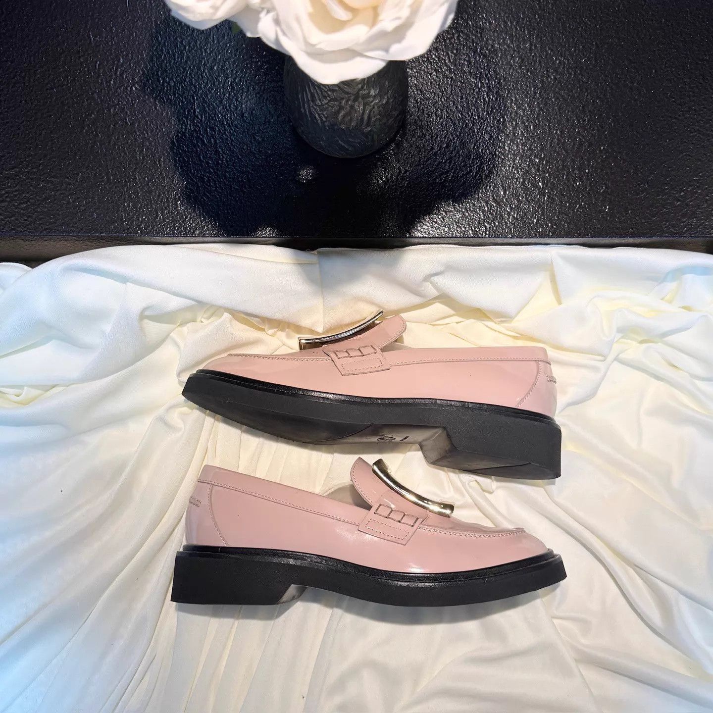 Roger Vivier RV Pink Gold Buckle Loafer 37 99New nh5182 Size US 6.5 / IT 36.5 - 4 Thumbnail