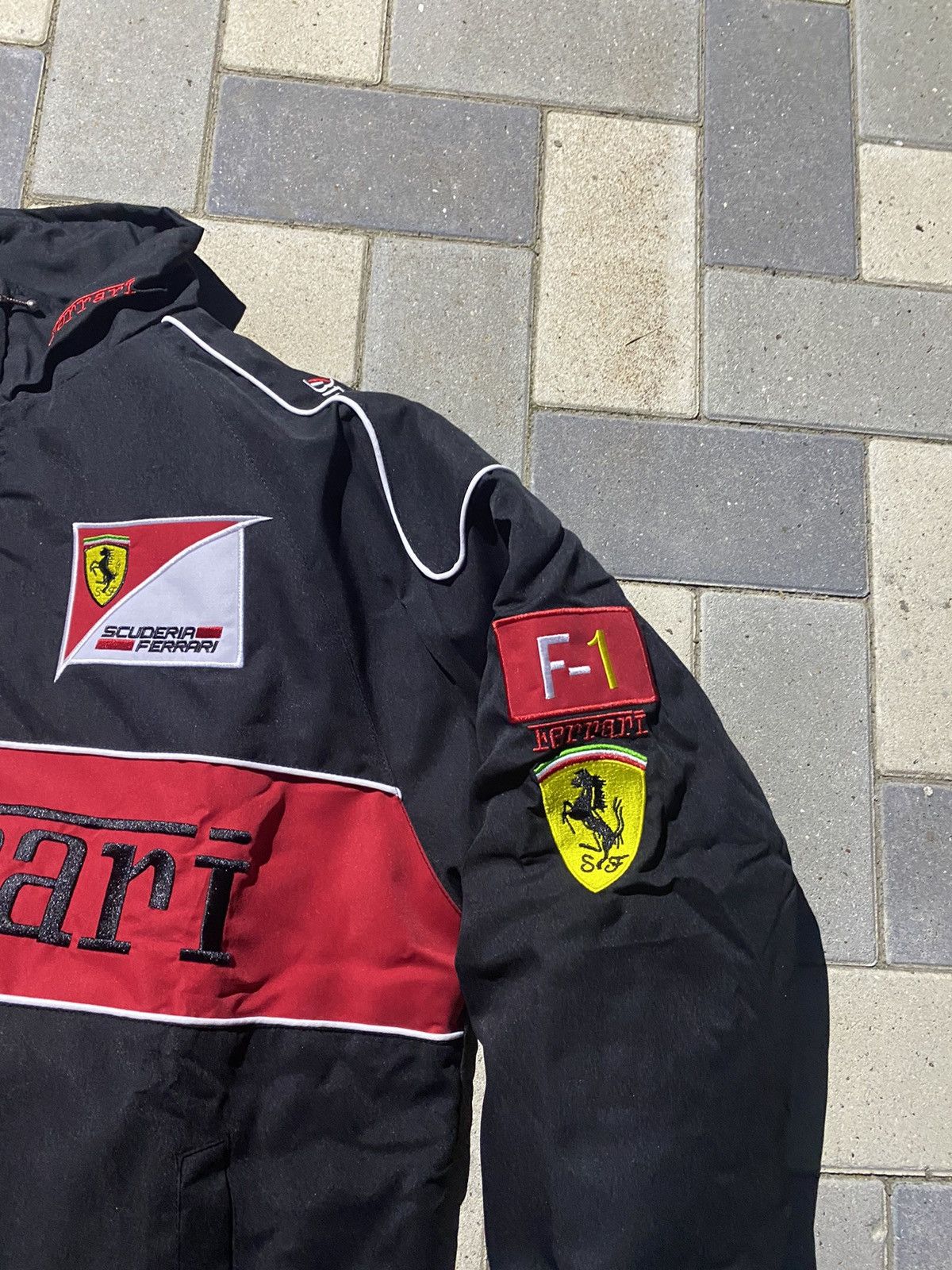 Formula 1 Vintage archive puffer jacket Ferrari racing Formula 1 shell Size US M / EU 48-50 / 2 - 7 Thumbnail