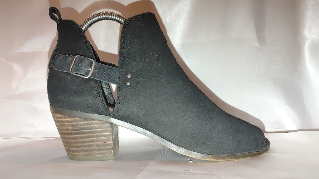 Lucky Brand Lucky Brand Banu Cut Out Peep Toe Boots Size 8M Size US 8 / IT 38 - 3 Thumbnail