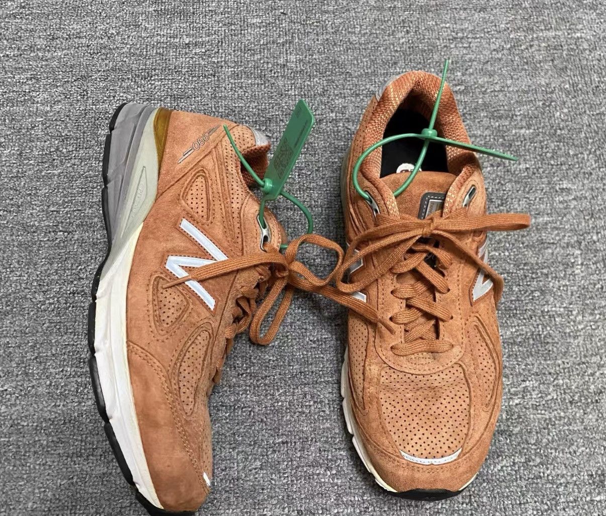 New Balance NEW BALANCE 990v4 Retro Running Shoes J16 Size US 9.5 / EU 42-43 - 1 Thumbnail