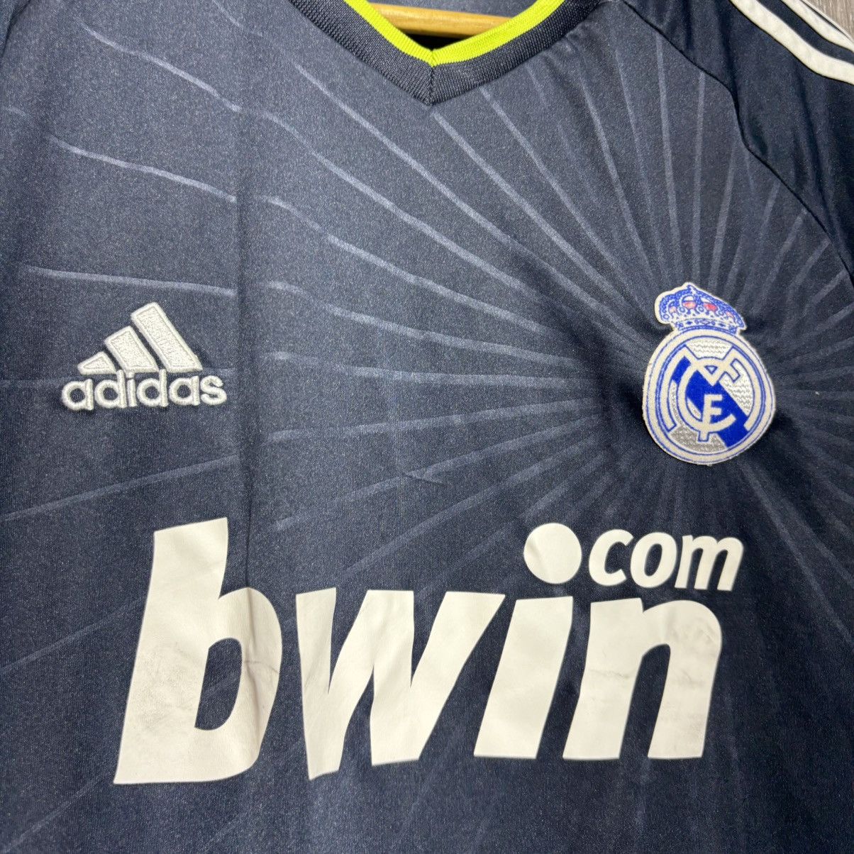 Adidas Vintage Adidas Real Madrid Soccer Jersey Home Shirt 2010-12 Size US M / EU 48-50 / 2 - 3 Thumbnail