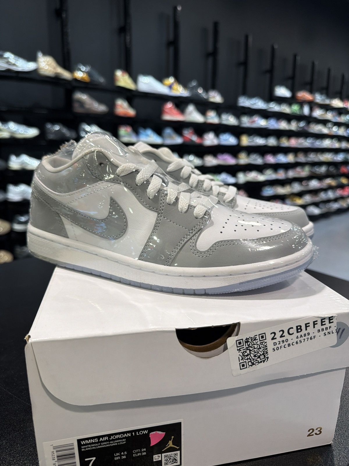 Jordan Brand Jordan 1 Low Wolf Grey Size-7W Brand New Size US 7 / EU 40 - 3 Thumbnail