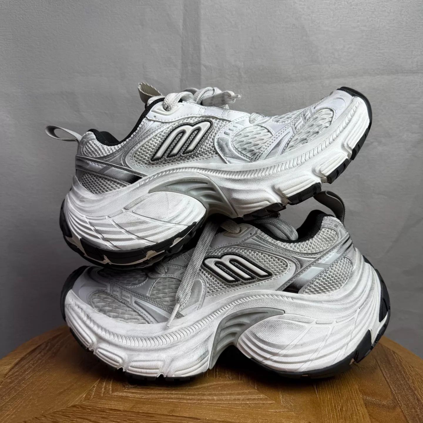 Balenciaga Balenciaga 10XL Distressed Gray White Dad Shoe 35 Worn Once Size US 5 / IT 35 - 4 Thumbnail