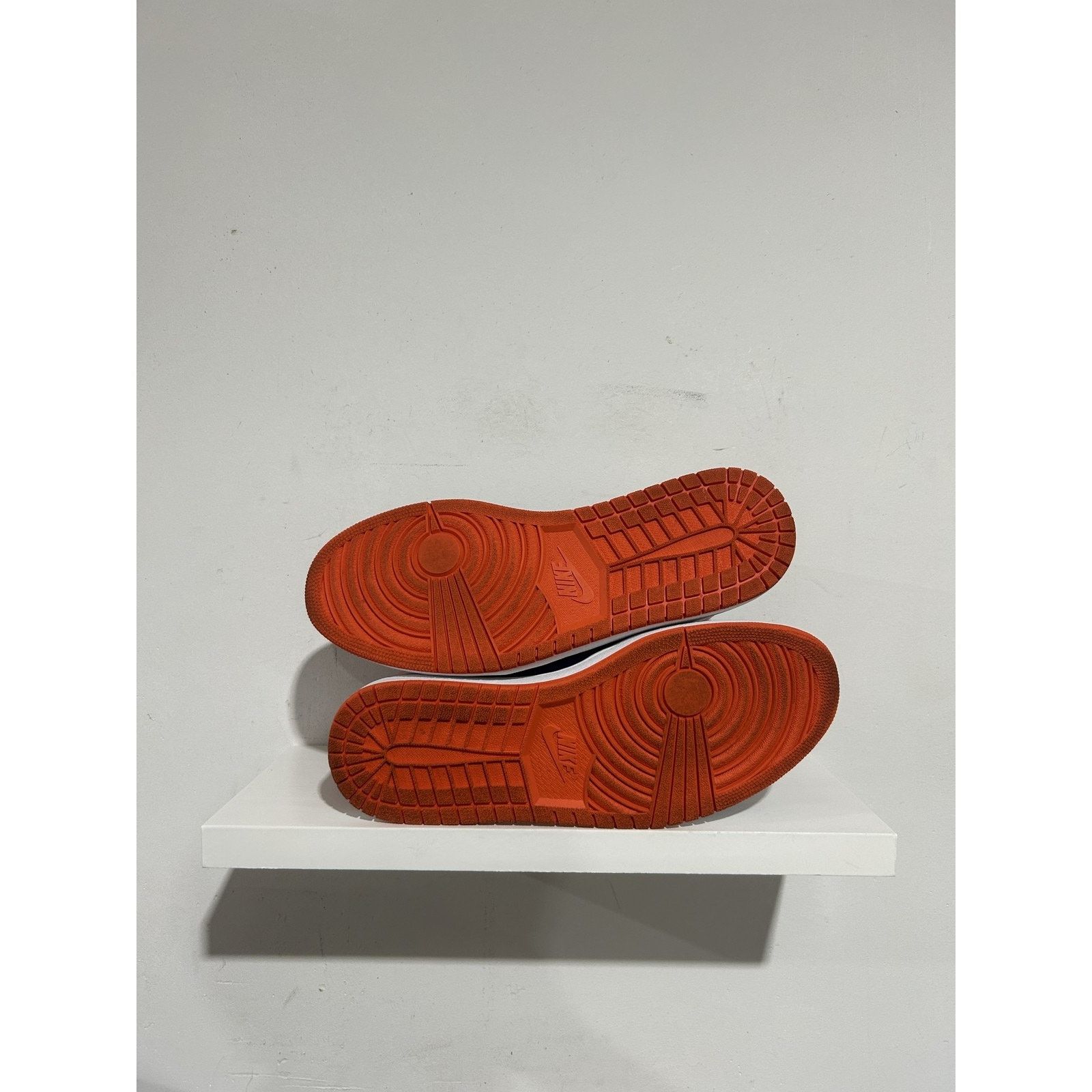 Jordan Craig JORDAN 1 HIGH KNICKS SIZE 10.5 PREOWNED Size US 10.5 / EU 43-44 - 3 Thumbnail