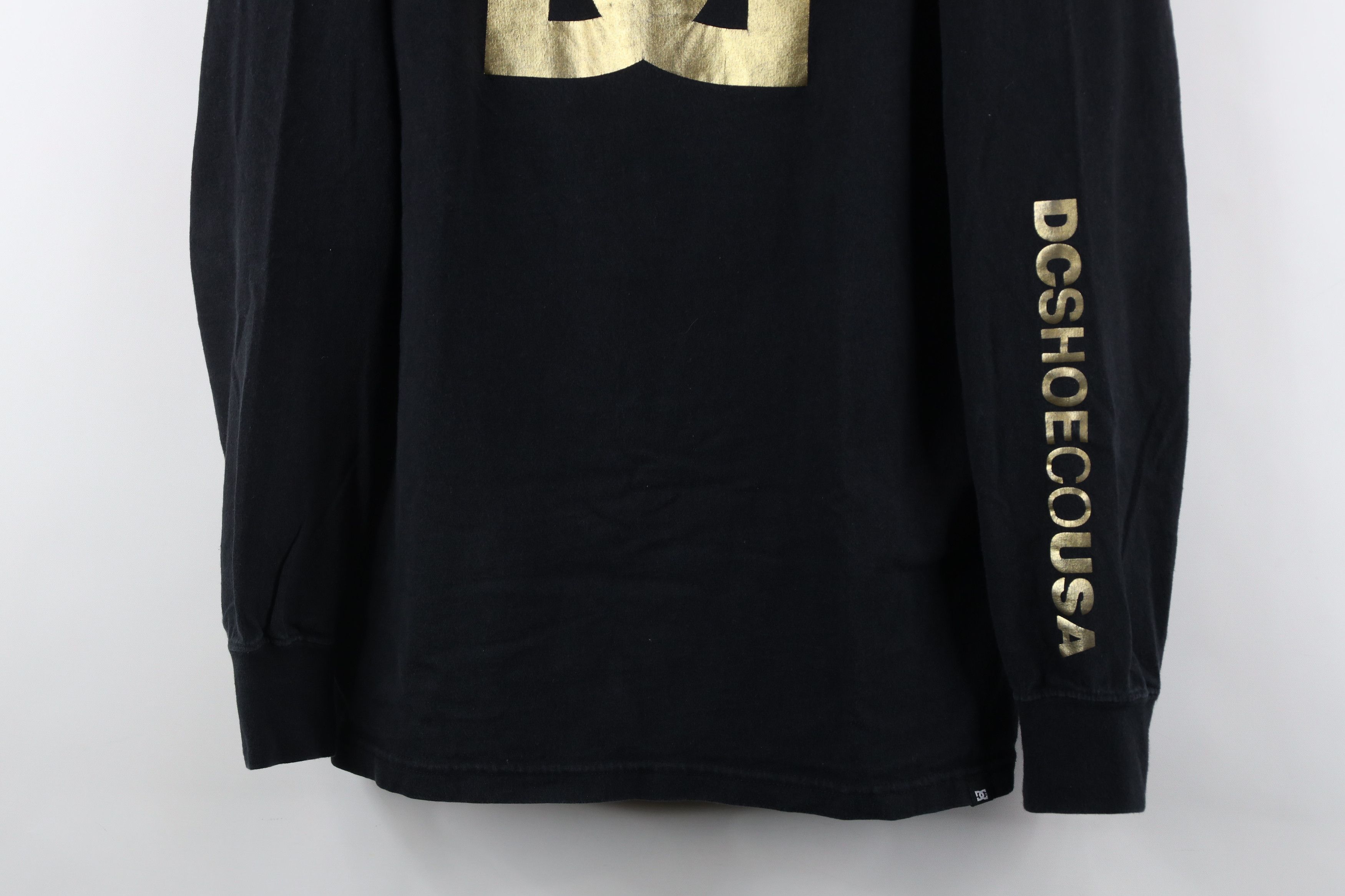 Vintage Vintage DC Shoes Skateboarding Spell Out Long Sleeve T-Shirt Size US M / EU 48-50 / 2 - 3 Thumbnail
