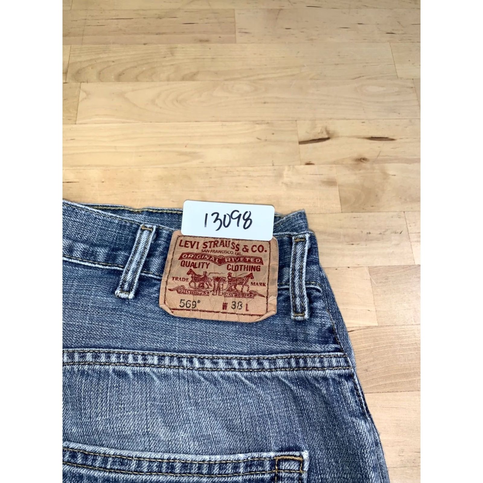 Levi's VINTAGE Levi's 569 Jeans Shorts Bermuda Men 38 Blue Relaxed 5-Pocket Y2K Skater Shorts Size US 38 / EU 54 - 2 Thumbnail