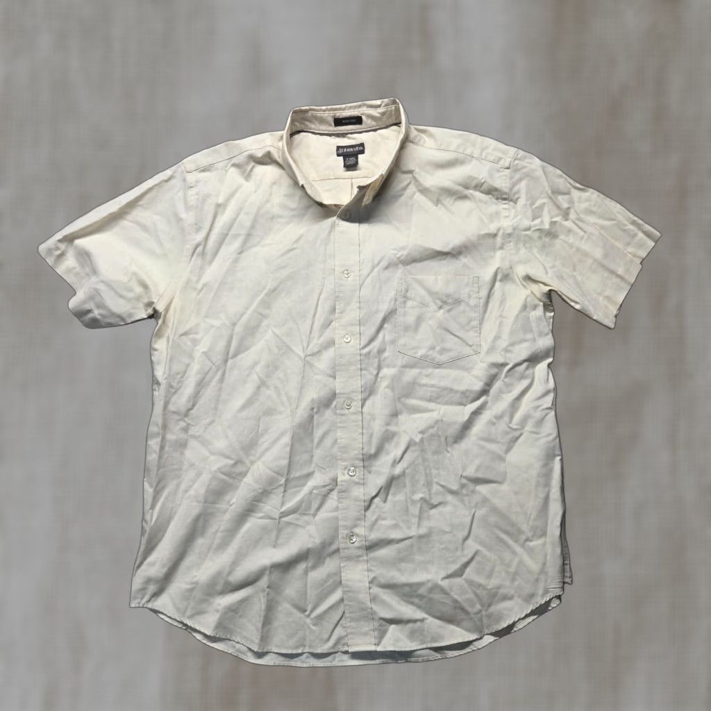 X-LARGE VINTAGE Authentic St. John's Bay Shirt Men XL Beige Solid Short Sleeve Button-Up Collared Up for Business Casual Travel Size US XL / EU 56 / 4 - 1 Thumbnail