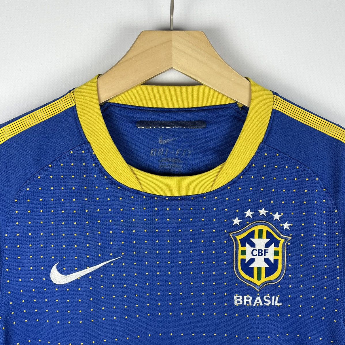 Nike Vintage Nike Brazil Away Soccer Jersey T Shirt 2010/2011 Size US S / EU 44-46 / 1 - 3 Thumbnail