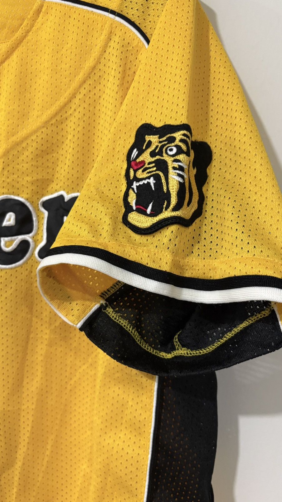 Japanese Brand Hanshin Tigers Japanese Baseball Jersey Mizuno Size US M / EU 48-50 / 2 - 5 Thumbnail