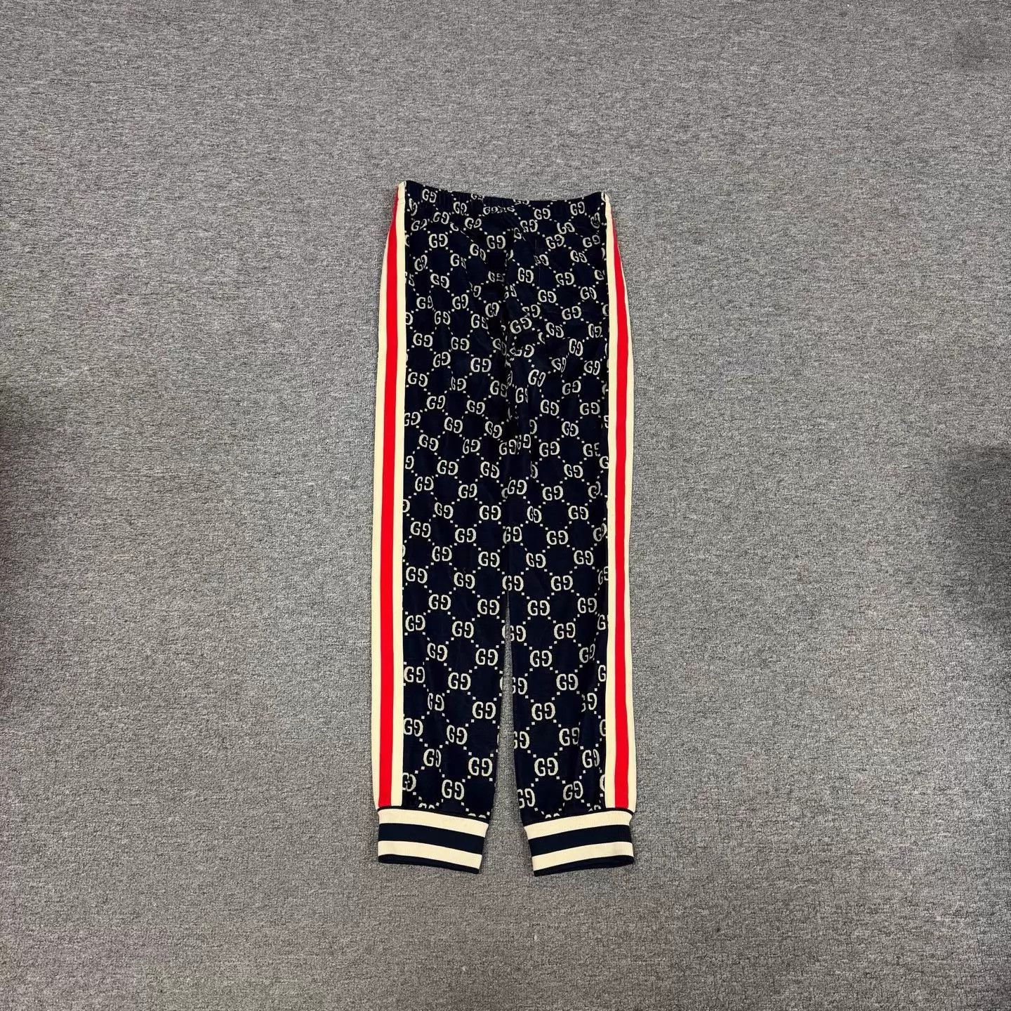 Gucci Gucci Navy GG all over print cuffed sweatpants XS Size 25" / US 0 / IT 36 - 2 Thumbnail