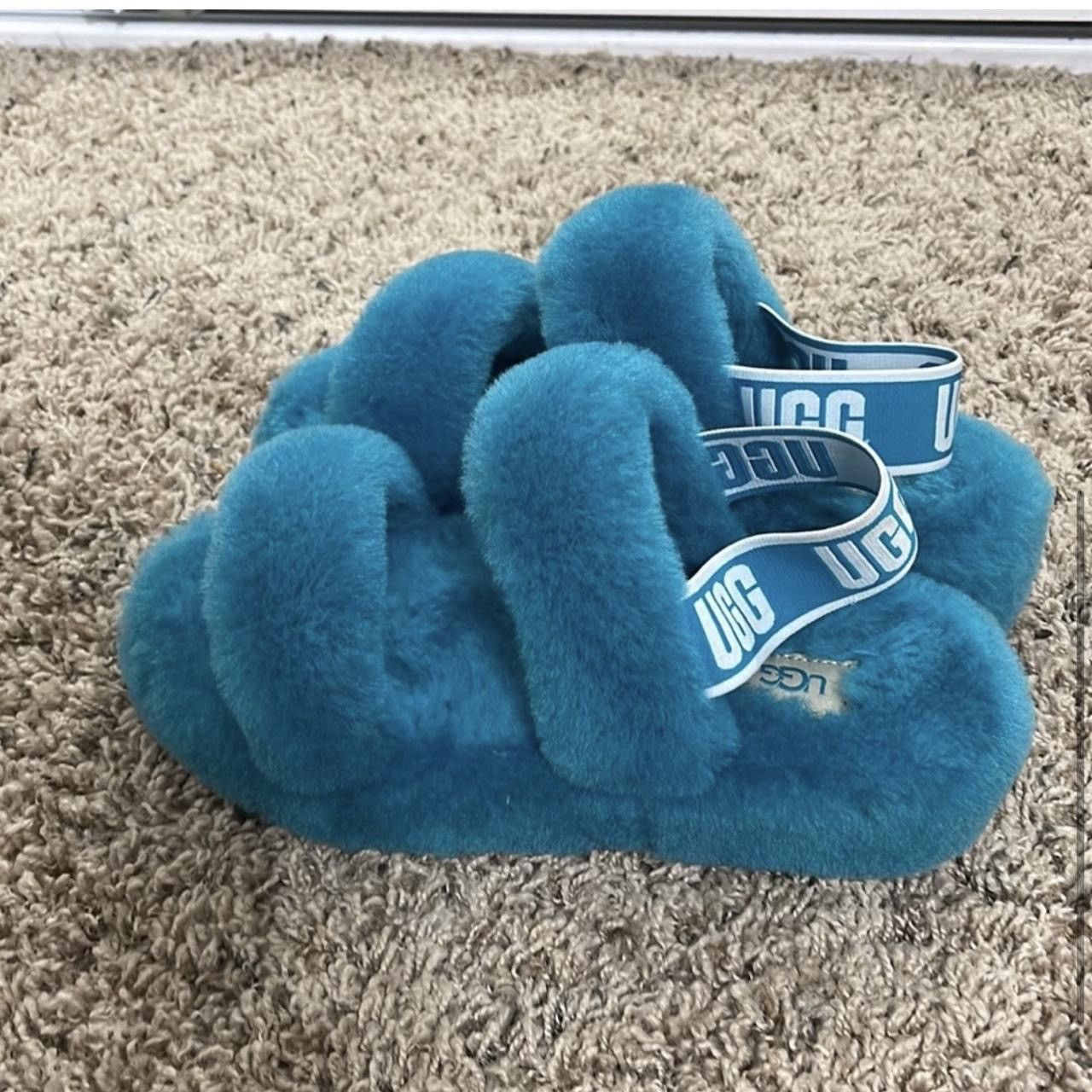 Ugg NWOT Ugg Slippers Size US 7 / IT 37 - 4 Thumbnail