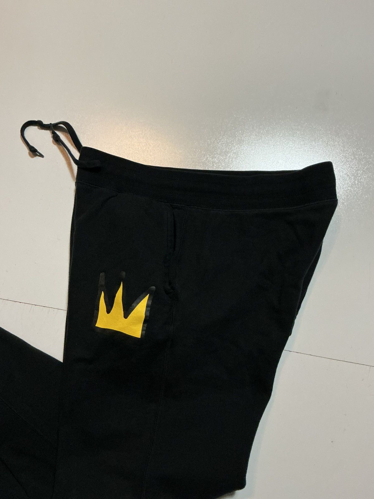 Uniqlo Uniqlo Sprz NY Jean Michel Basquiat Crown Jogger Sweatpants Size US 34 / EU 50 - 7 Thumbnail