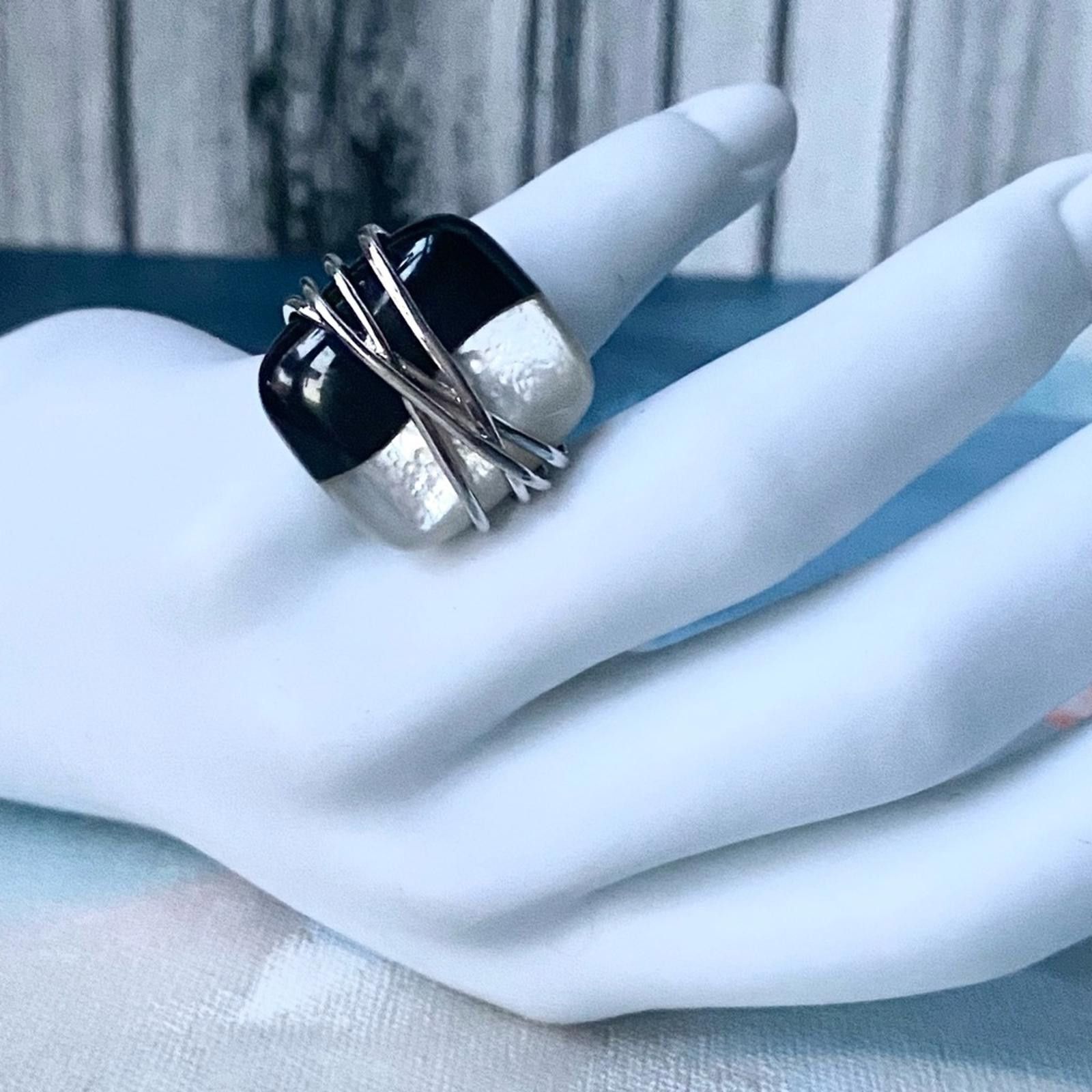 Other Artisan Wire-Wrapped Black & White Statement Ring Size 6 Size ONE SIZE - 1 Thumbnail