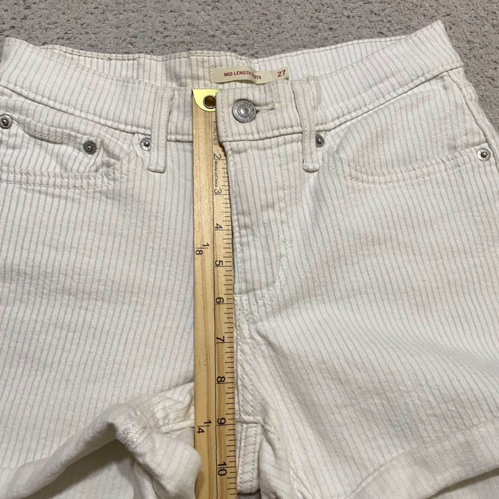 Levi's VINTAGE Levi's Womens 27 Jean Shorts White Gray Striped Denim Inseam 4" Mid Rise Cuffed Size 27" / US 4 / IT 40 - 6 Thumbnail