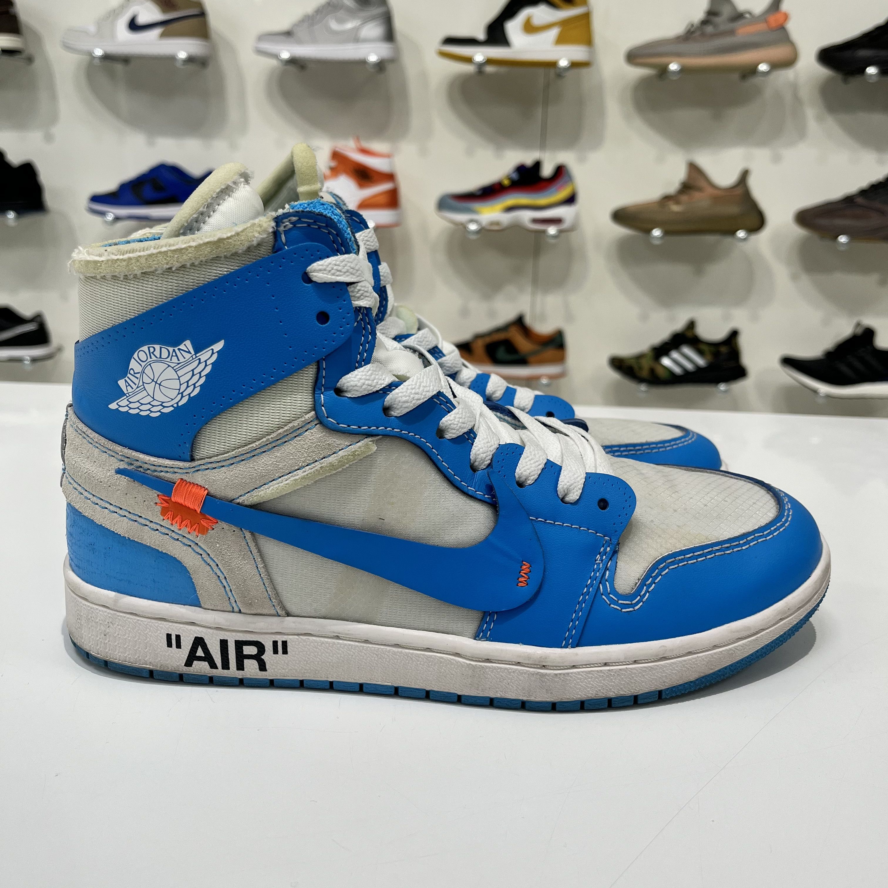 Nike × Off-White Air Jordan 1 Retro High OG x Off-White UNC Size US 8.5 / EU 41-42 - 7 Thumbnail