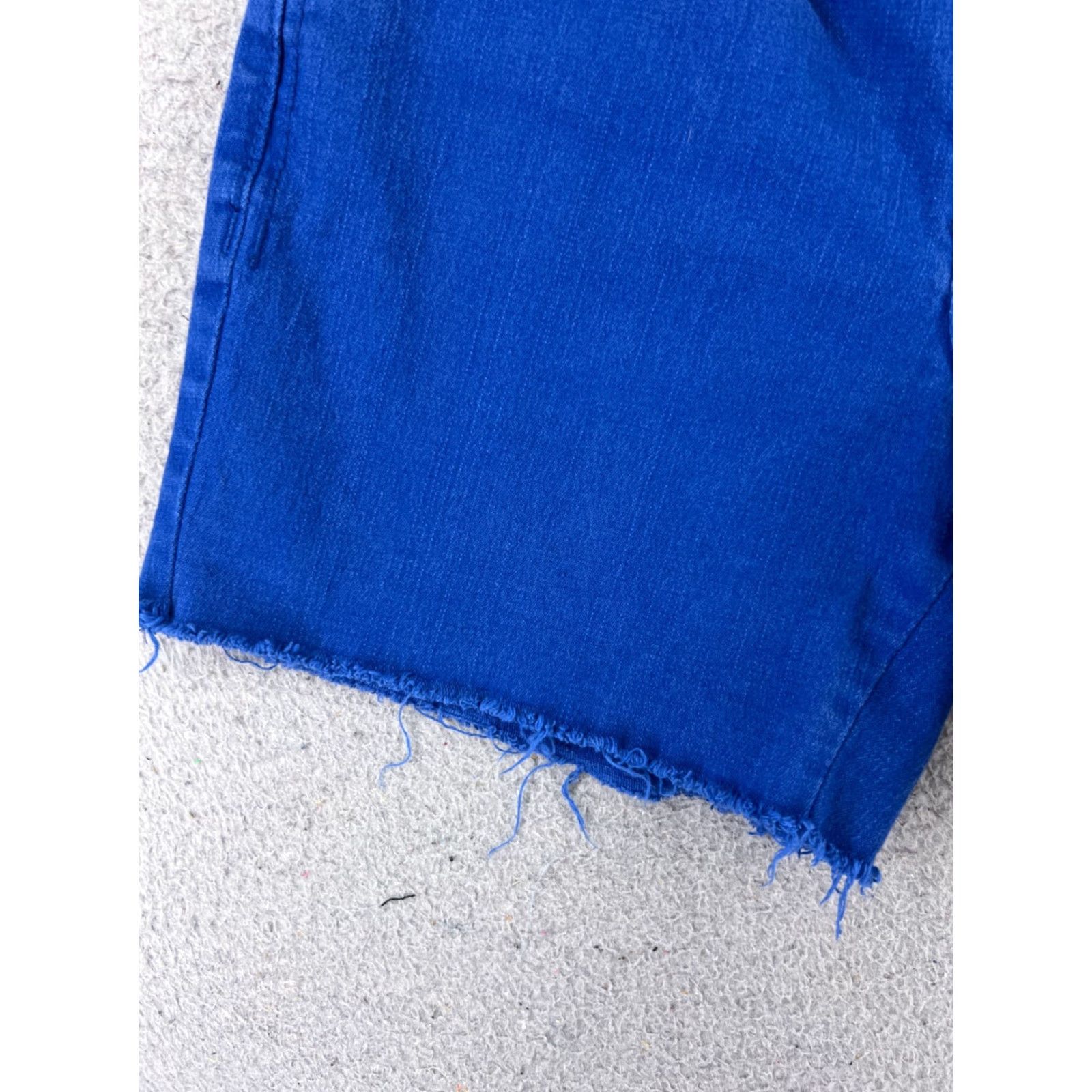 Vintage YMI Shorts Womens 6 Denim Blue Cut-Off Low Rise 28x6 Cotton Blend 6 Regular 28 Blue Size 28" / US 6 / IT 42 - 3 Thumbnail
