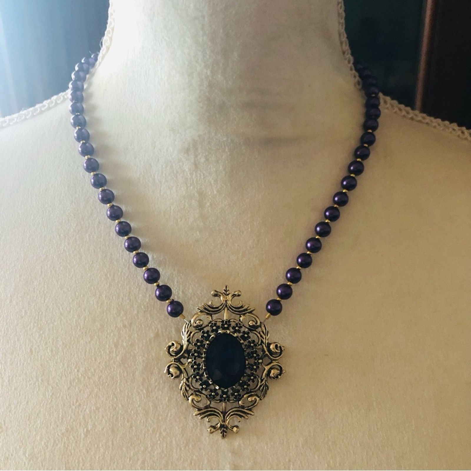 Handmade Handcrafted repurpose filigree crest stone Pearl necklace Size ONE SIZE - 3 Thumbnail