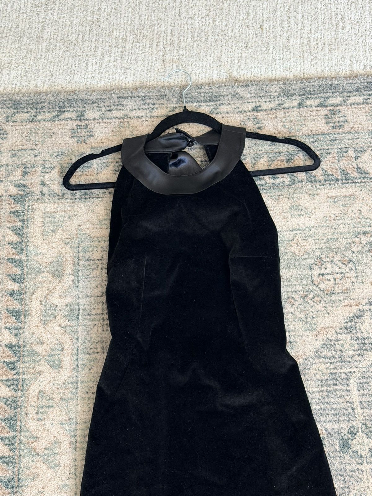 Tara Jarmon Tara Jarmon 90s black velvet open back halter mini dress Size S / US 4 / IT 40 - 16 Thumbnail