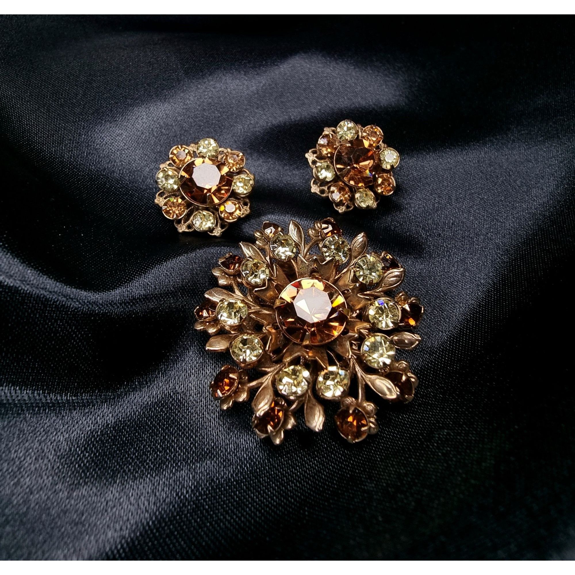 Vintage Vintage 1960s Rhinestone Brooch Earrings Set With Amber Cham Size ONE SIZE - 4 Thumbnail