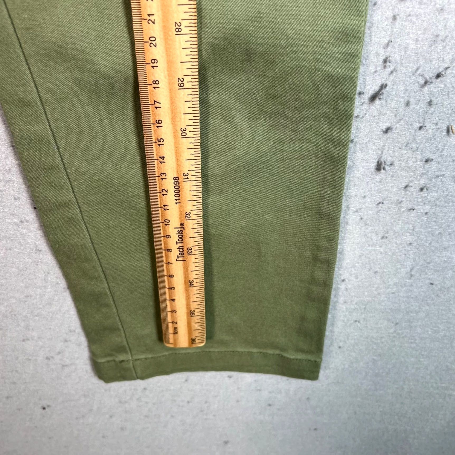 Old Navy Old Navy Slim Fit Casual Pants 26 x 30 Green Cotton Blend Stretch NEW! Mens Pants Regular 26 Green Casual Stretch Old Navy Size US 26 / EU 42 - 6 Thumbnail