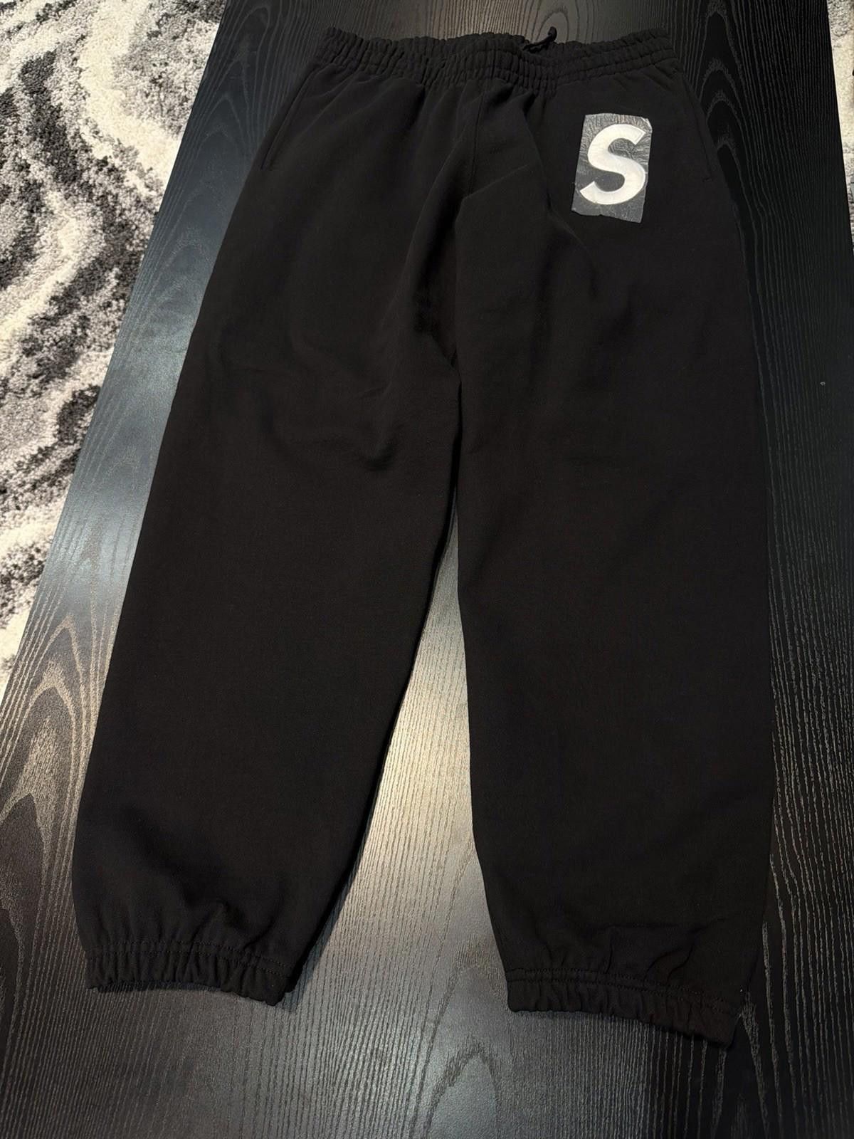 Supreme Supreme S Logo Sweatpants Black (SS25) Brand New Size Large Size US 34 / EU 50 - 4 Thumbnail