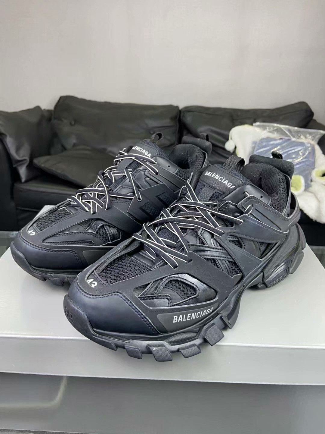Balenciaga Balenciaga Black Lowtop Sneakers 10 Men Size US 10 / EU 43 - 1 Thumbnail