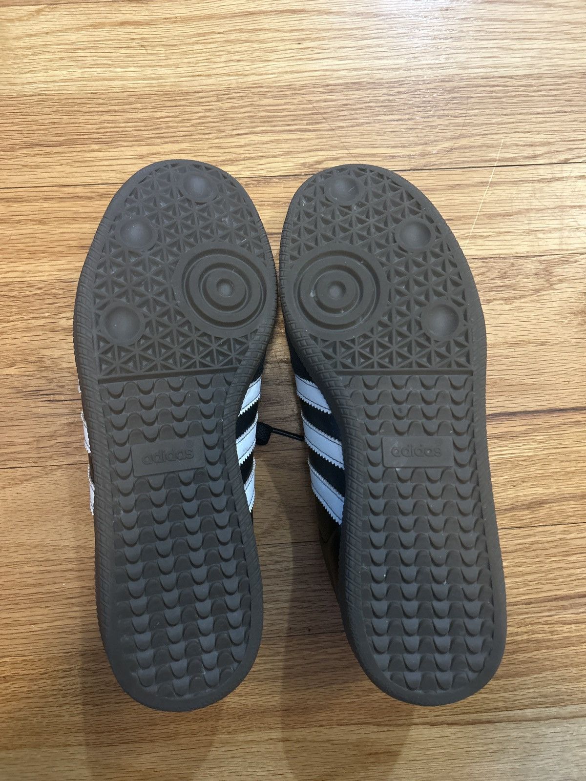 Adidas Adidas 9.5 Samba OG Black White Gum Leather VINTAGE Size US 9.5 / EU 42-43 - 4 Thumbnail