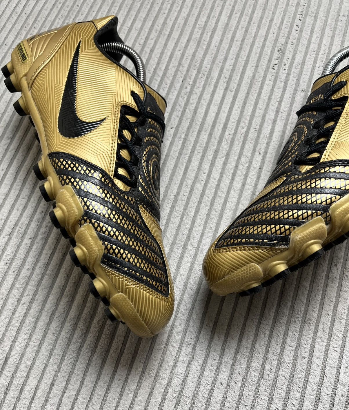 Nike Hype Nike Total 90 Shoot II MG Gold Football Cleats 00s Size US 9.5 / EU 42-43 - 3 Thumbnail