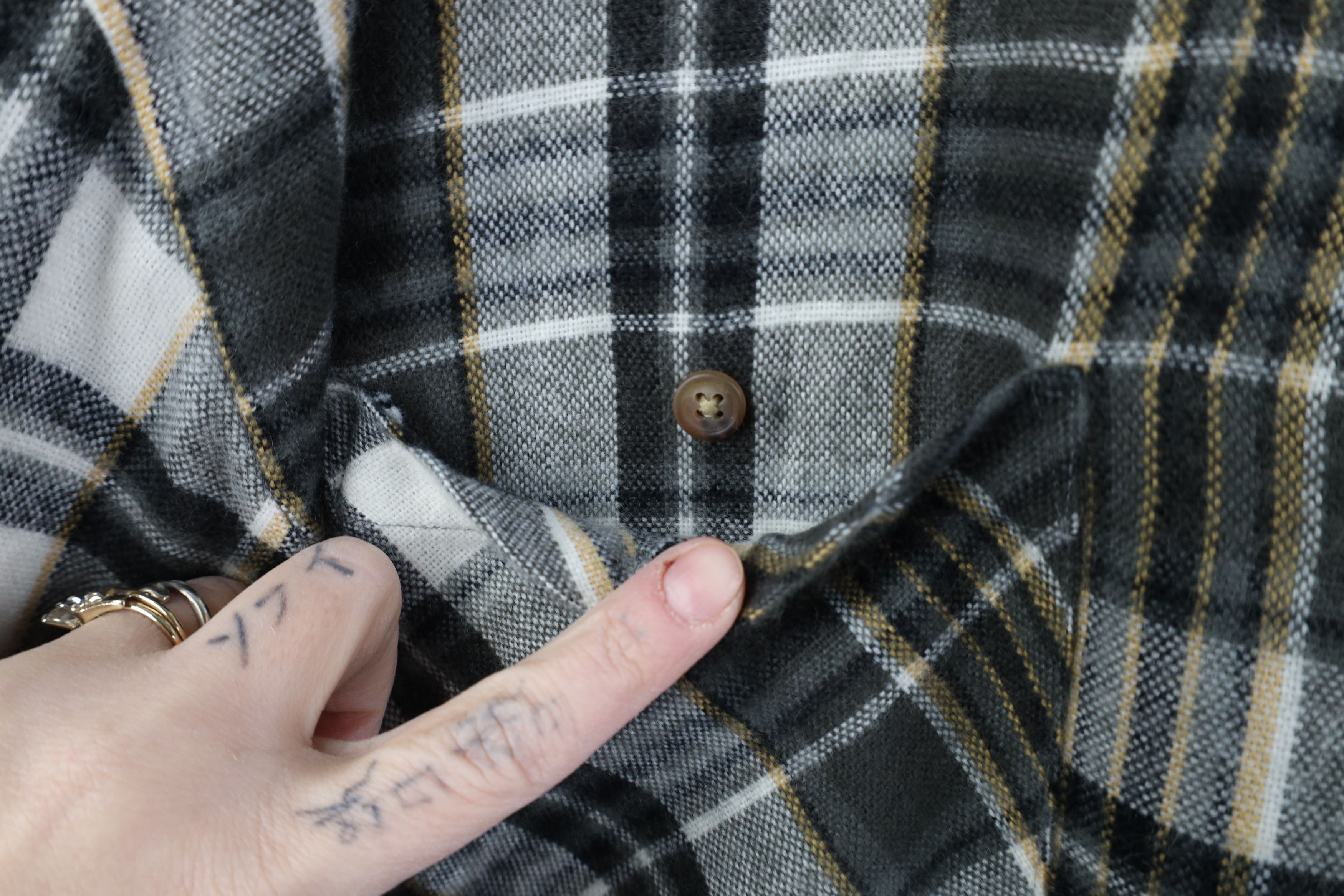 Vintage Vintage 90s Streetwear Knit Collared Button Shirt Plaid Size US XL / EU 56 / 4 - 6 Thumbnail