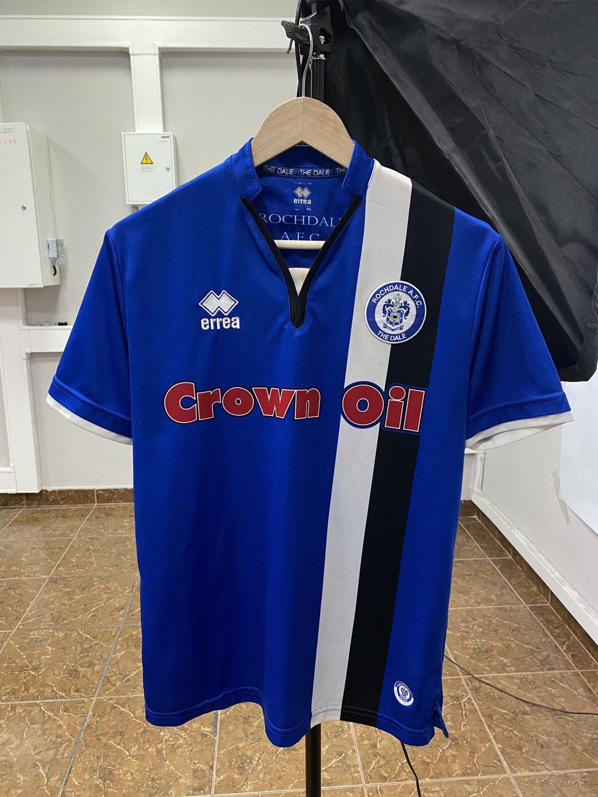 Errea 🏴󠁧󠁢󠁥󠁮󠁧󠁿 Vintage Y2K Rochdale Soccer Jersey T-Shirt Rare Retro Hype Size US M / EU 48-50 / 2 - 1 Thumbnail