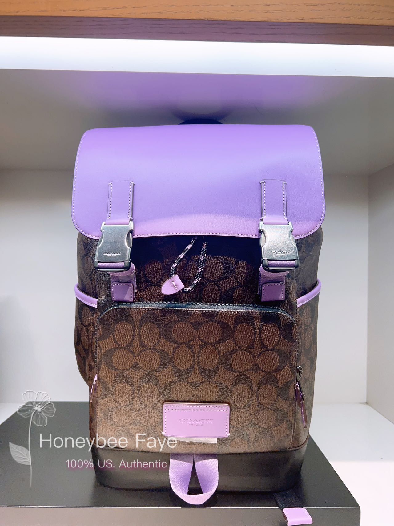 coach faye backpack in colorblock Court Signature Canvas This Pacer Backpack is a gently worn design restored to its original condition by the talented craftspeople at our Coach Repair Workshop HTF Coach Faye Convertible Crossbody/Backpack