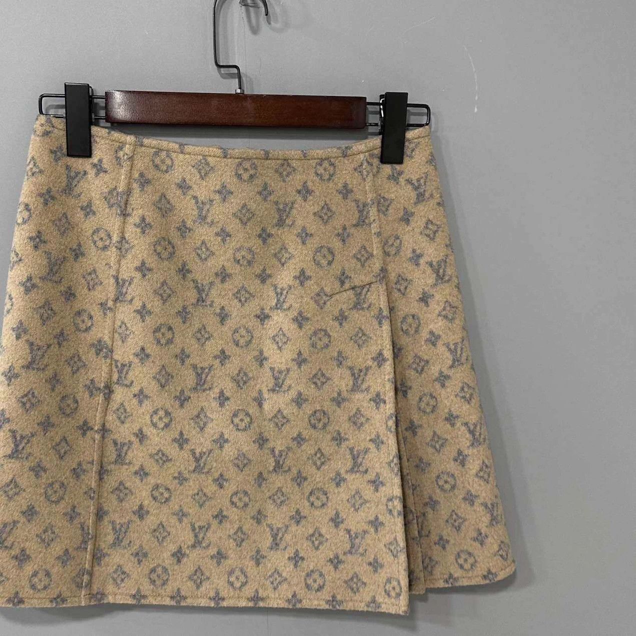 Louis Vuitton Bathrobe-style monogrammed mini skirt Size 36" / US 14 / IT 50 - 3 Thumbnail