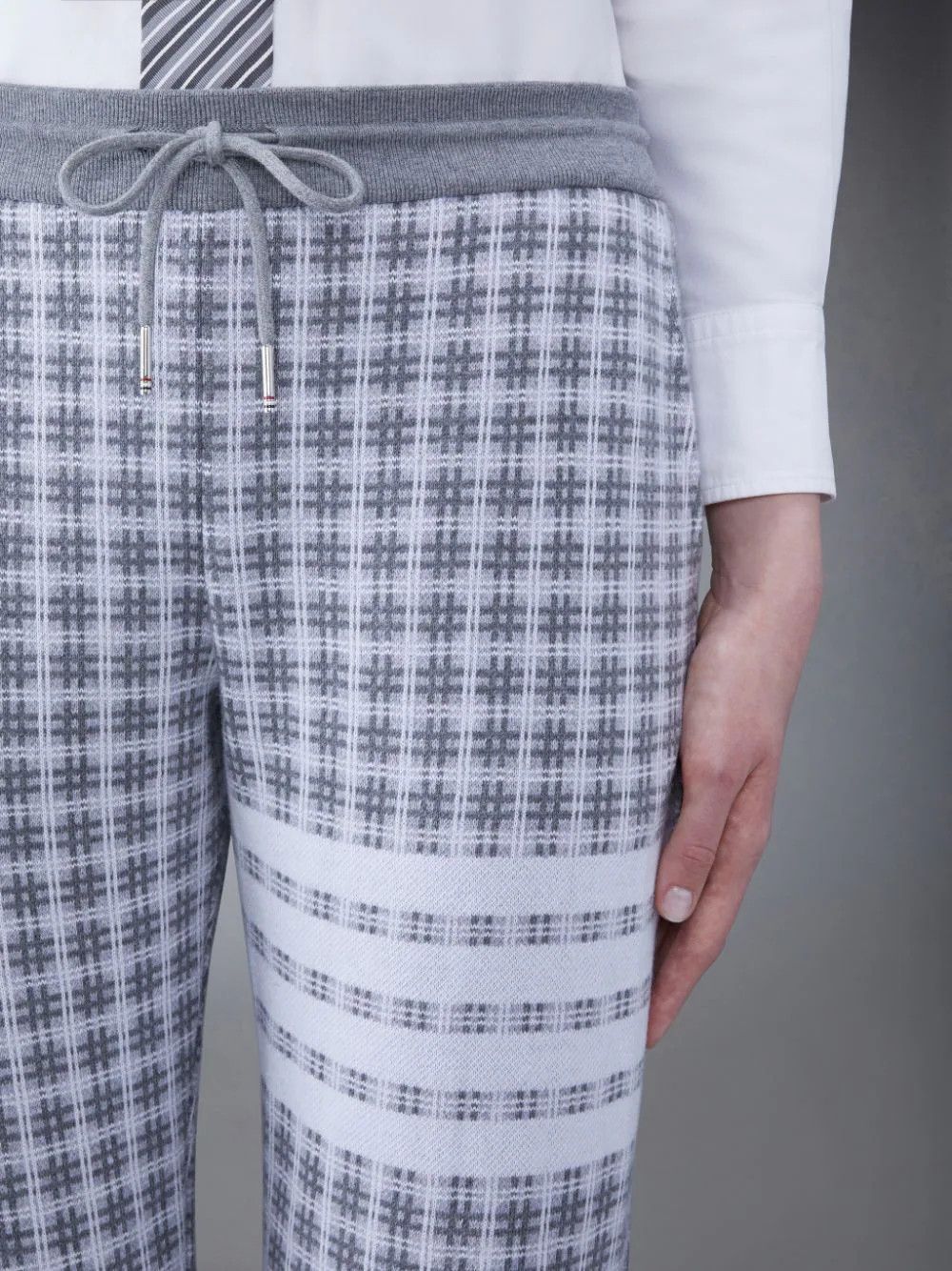 Thom Browne o1s22i1n0924 Check Knit 4-Bar Joggers in Grey Size 27" / US 4 / IT 40 - 6 Thumbnail